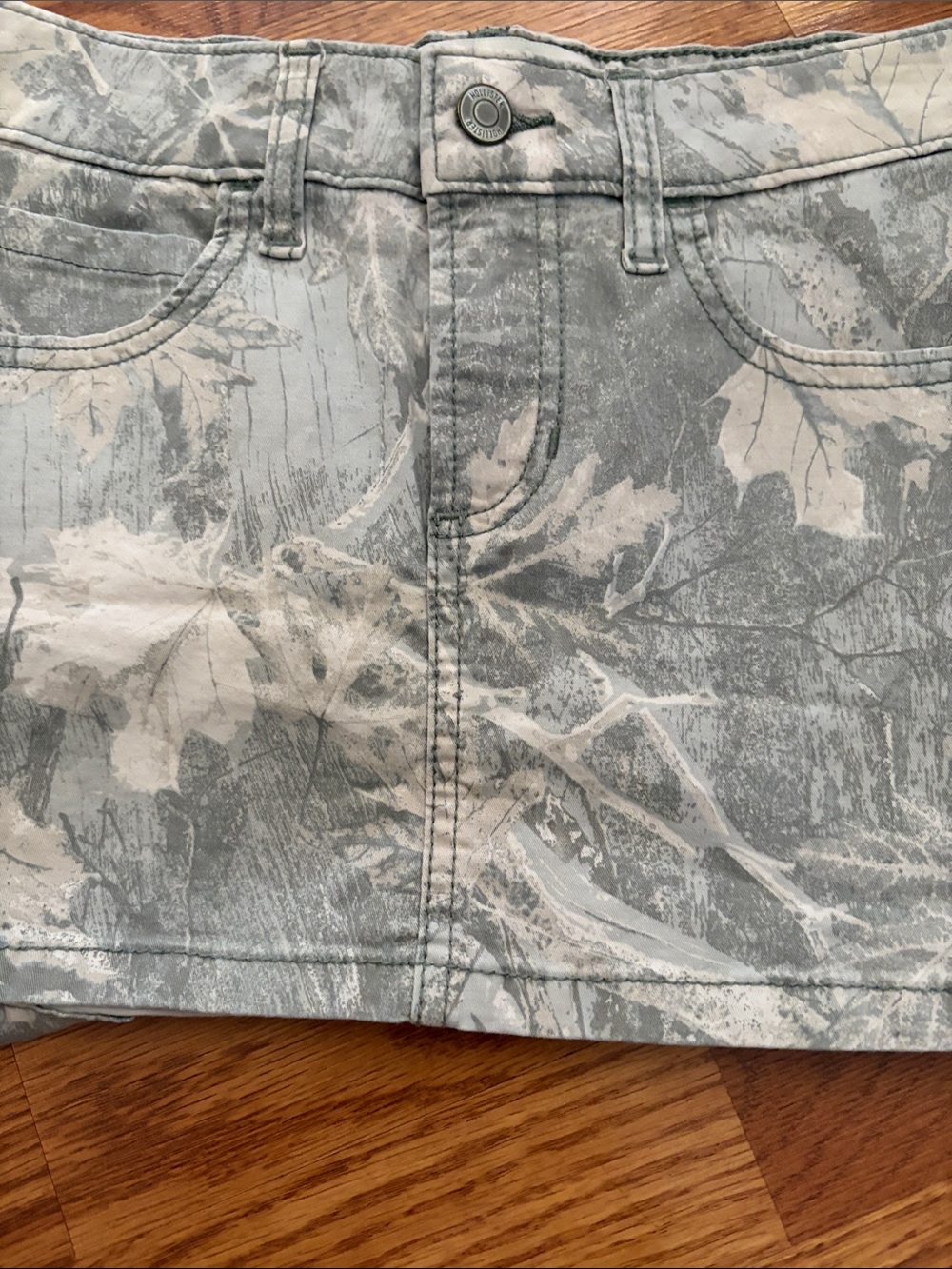 Hollister Gray & White Floral Print Women's Skort